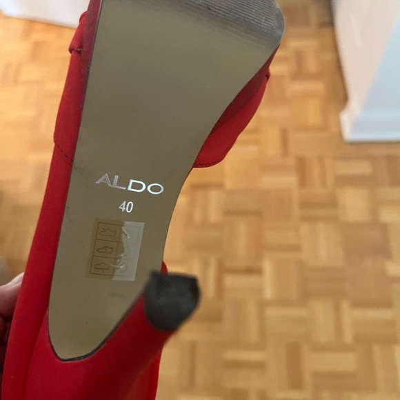 Aldo red heels. Size 40. Barely worn - Picture 2 of 3